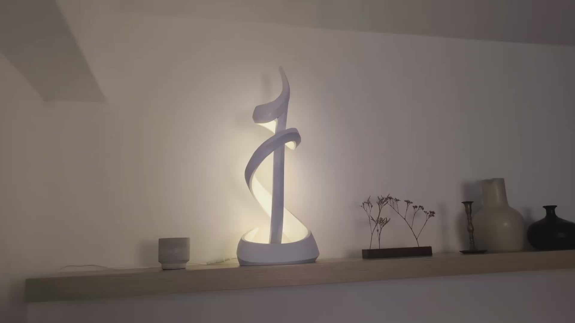Al-Hayy Desk Lamp